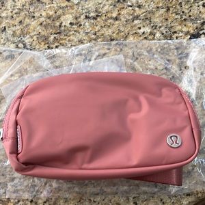Lululemon everywhere belt bag brier rose